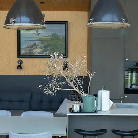 Float In Reeds And Enjoy Starlit Sky * Yderby