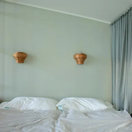 Float In Reeds And Enjoy Starlit Sky * Yderby