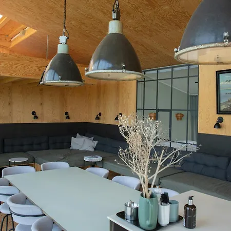 Float In Reeds And Enjoy Starlit Sky *